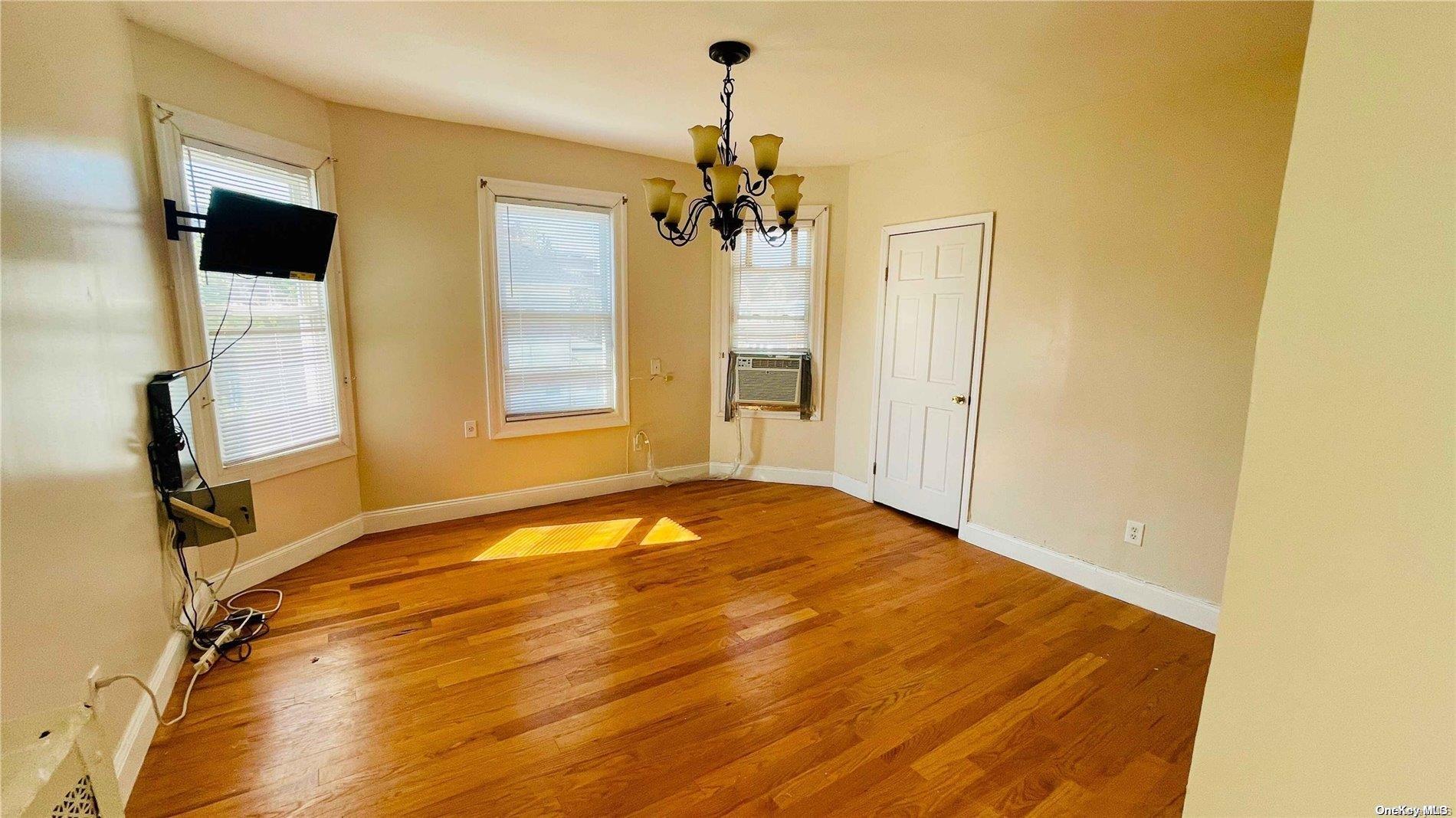 #10 photo, 13-58 Chandler Street, كوينز Far Rockaway , NY 11691