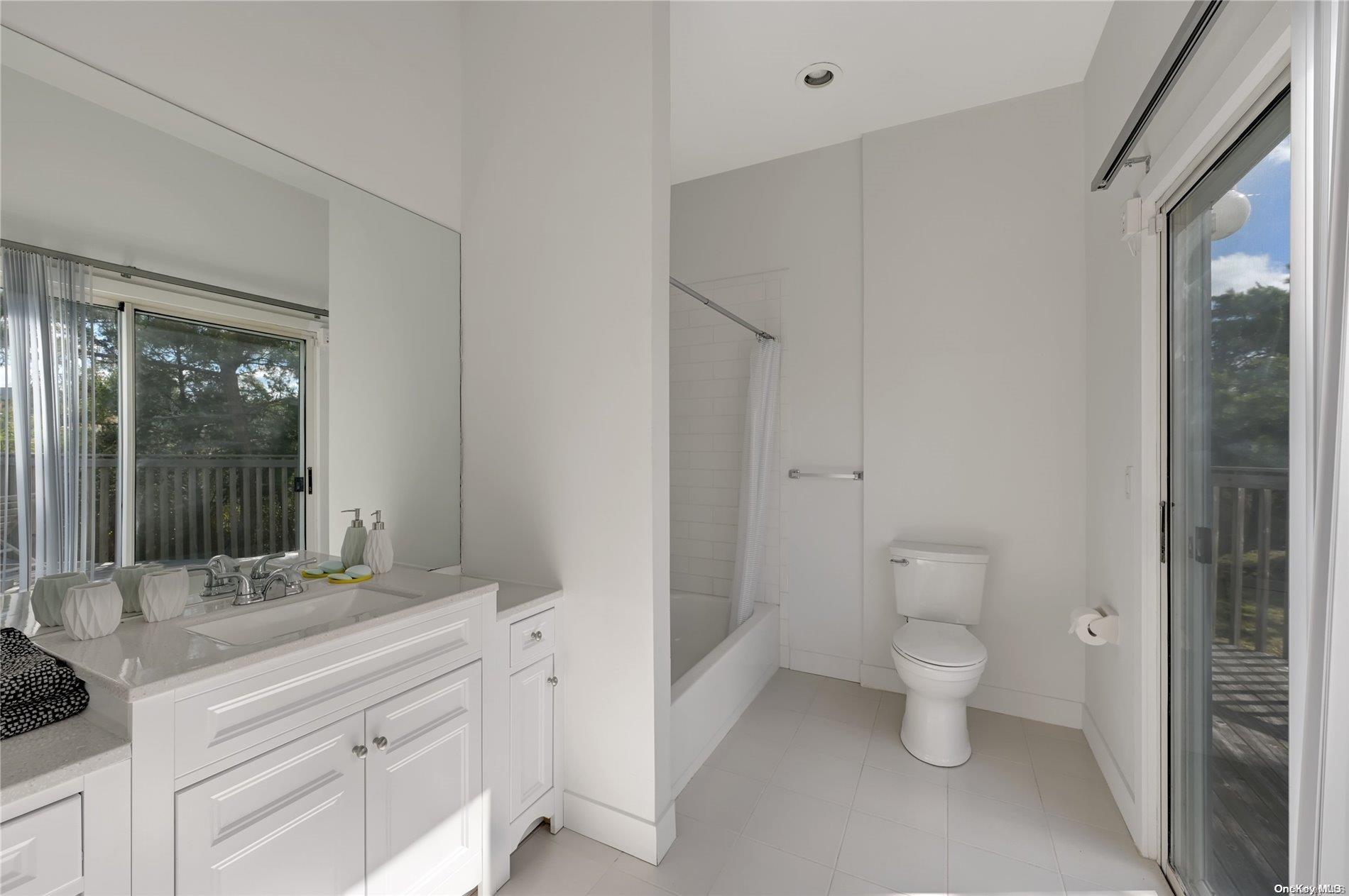 #14 photo, 3 Meadow Way, サフォーク郡 Westhampton Beach , NY 11978