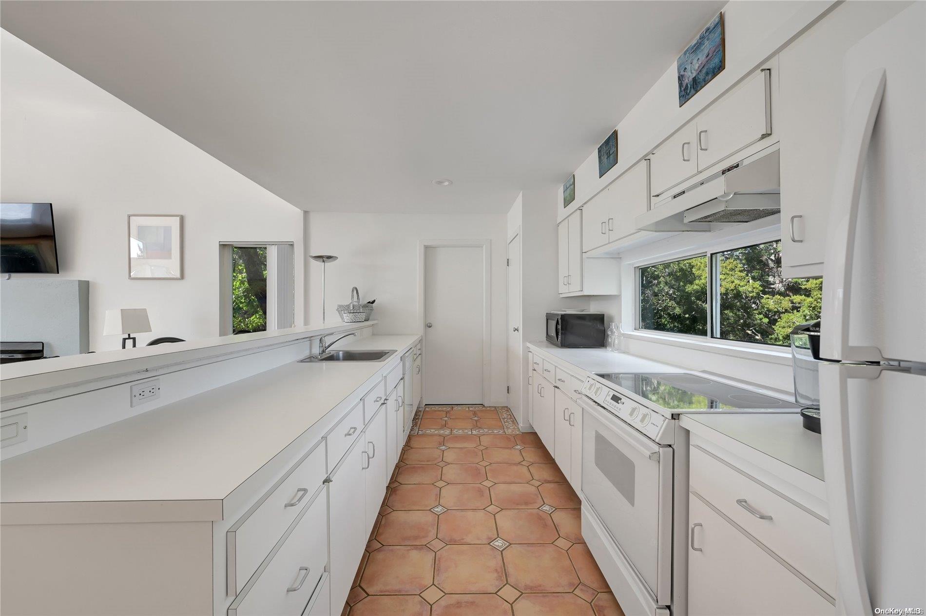 #8 photo, 3 Meadow Way, サフォーク郡 Westhampton Beach , NY 11978