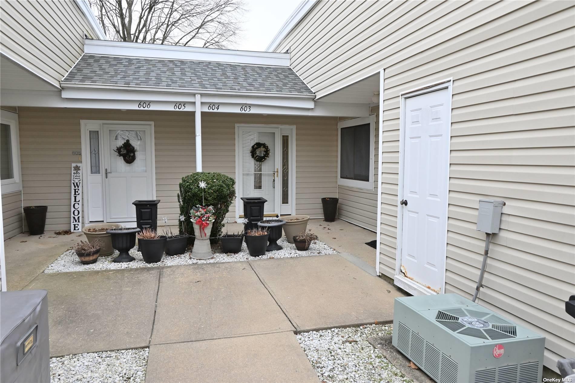 #1 photo, 604 Cabot Court, サフォーク郡 Saint James , NY 11780