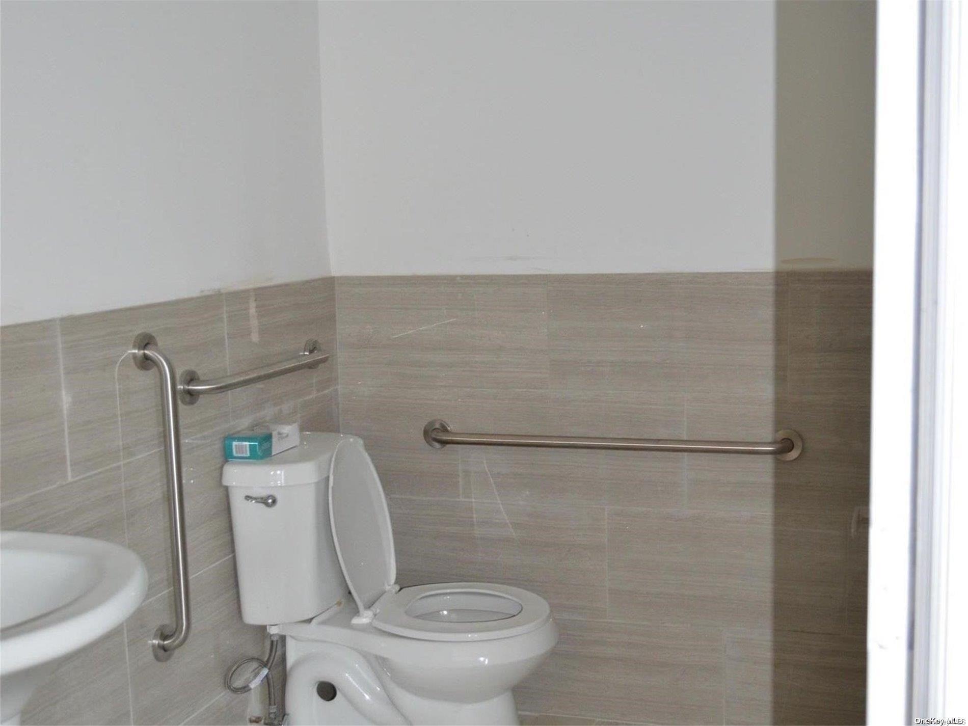 #7 photo, 323 Neighborhood Road, সাফোক কাউন্টি Mastic Beach , NY 11951