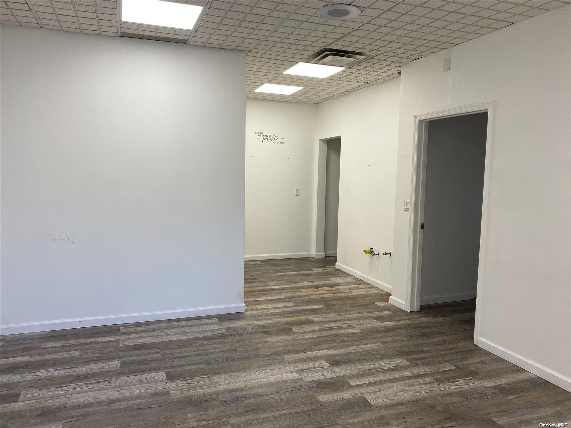 #2 photo, 1940 Great Neck Road, サフォーク郡 Copiague , NY 11726