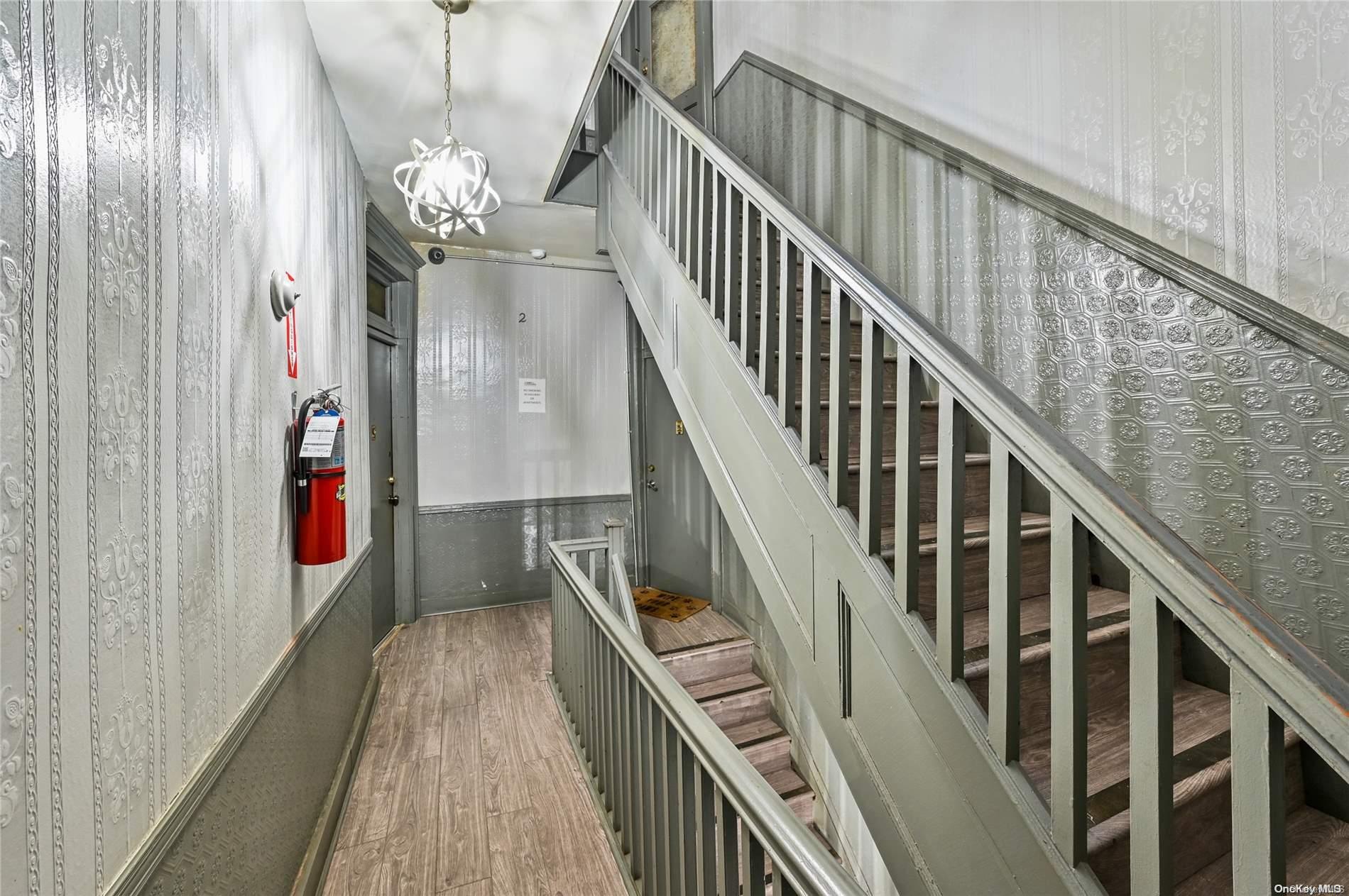 #8 photo, 380 Saint John's Pl., ブルックリン区 Brooklyn , NY 11238