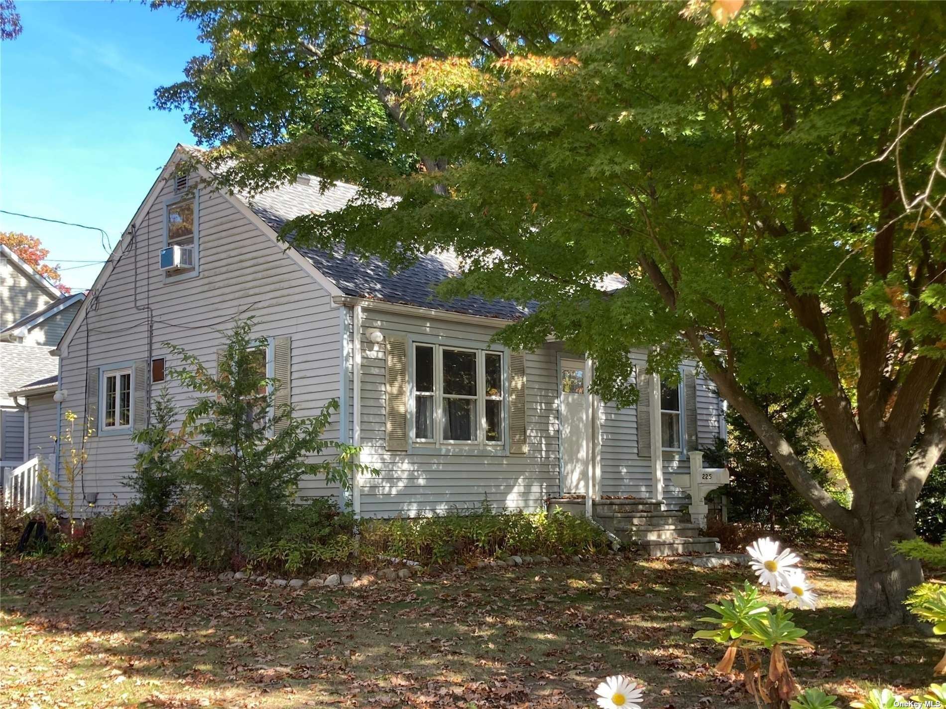 #1 photo, 225 Woodlawn Avenue, Saint James , NY 11780