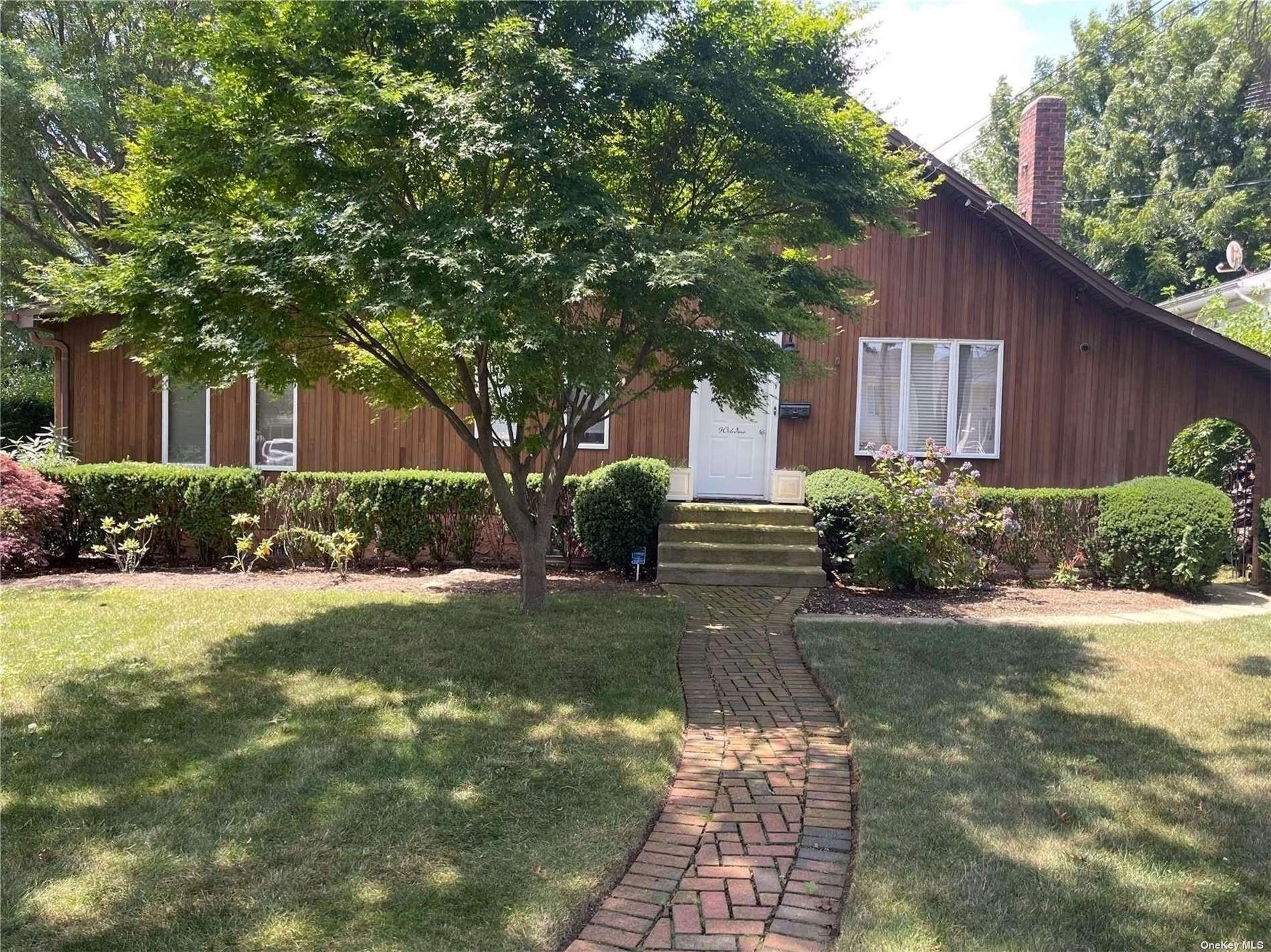 #1 photo, 187 Carman Avenue, ナッソー郡 East Rockaway , NY 11518