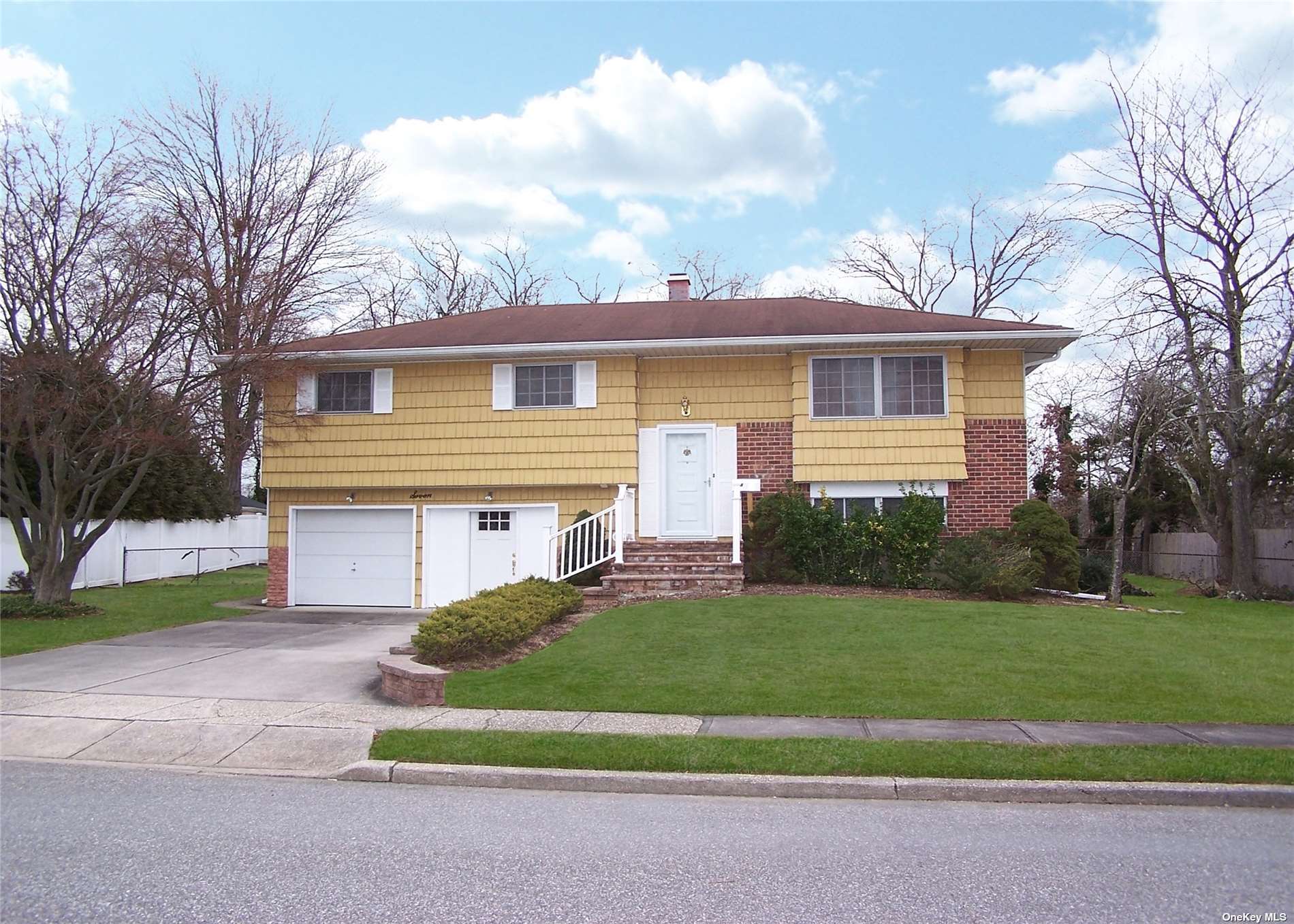 #1 photo, 7 Cricket Court, Deer Park , NY 11729