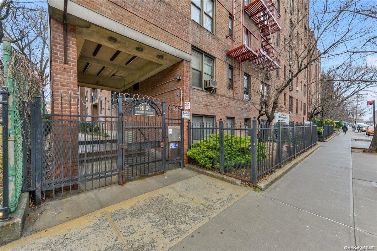 #4 photo, 141-05 Northern Boulevard, クイーンズ区 Flushing , NY 11354