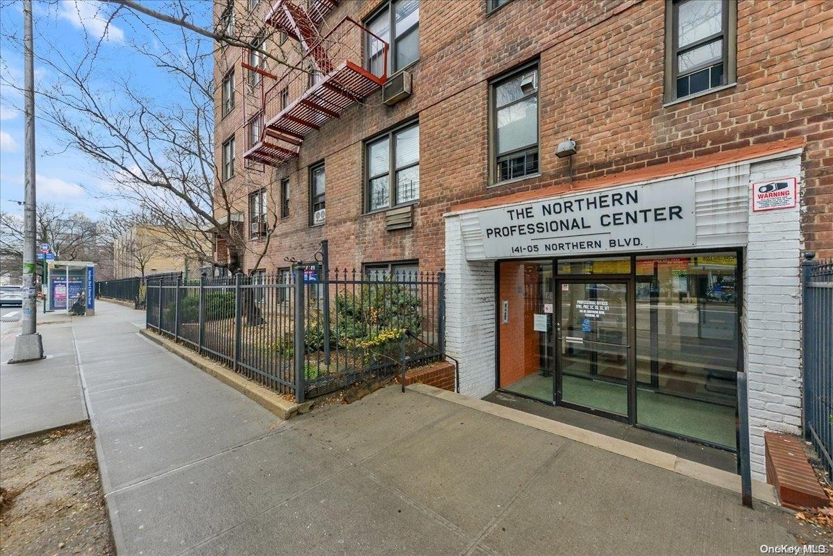 #16 photo, 141-05 Northern, クイーンズ区 Flushing , NY 11354