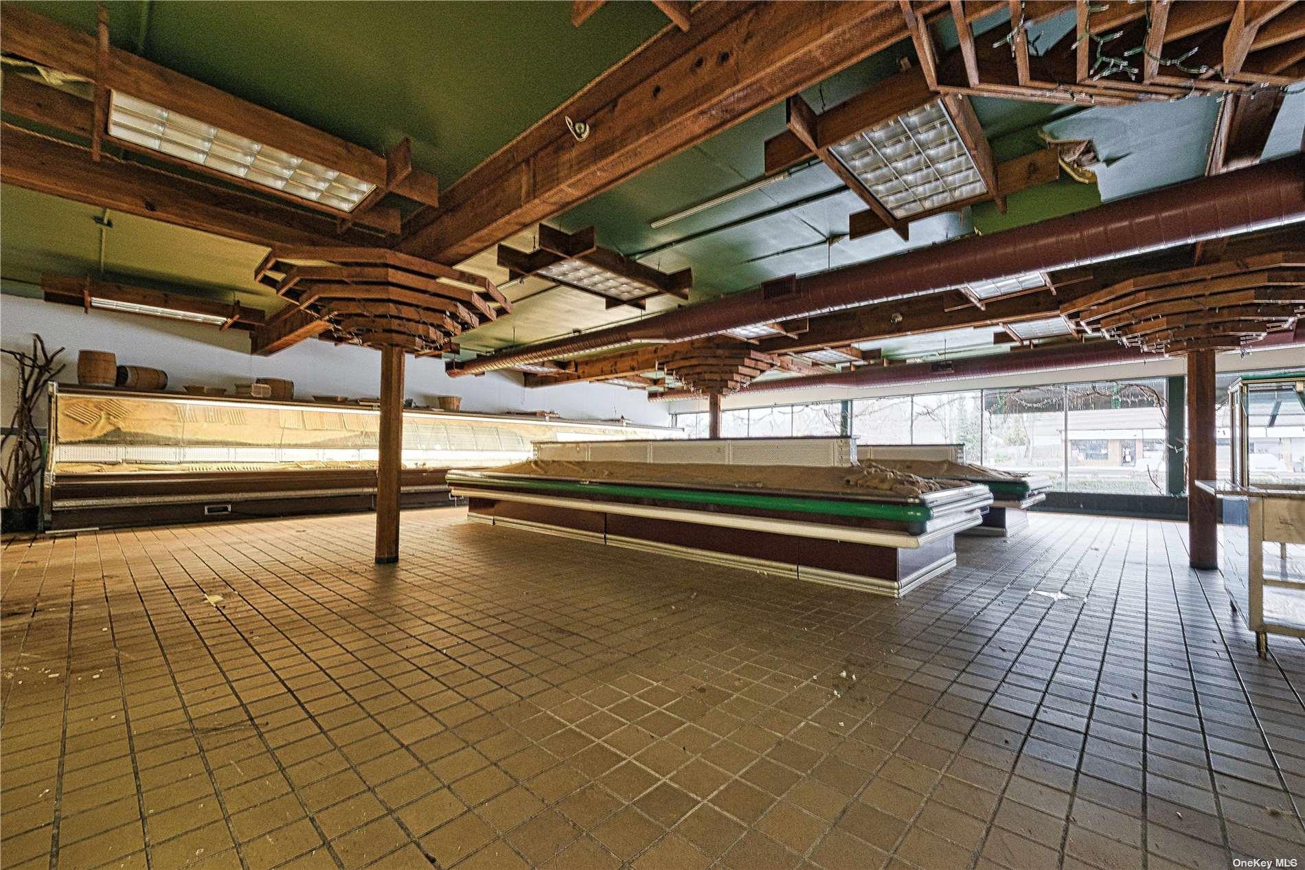 #11 photo, 80 E Main Street, サフォーク郡 Huntington , NY 11743