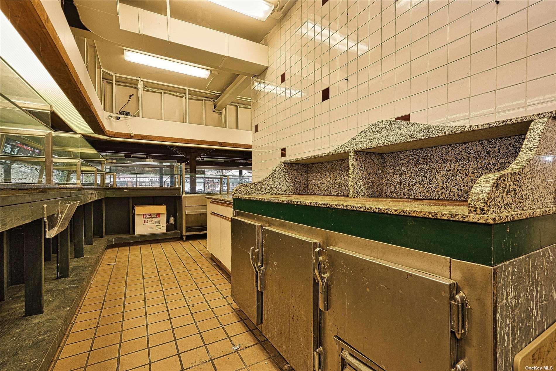 #16 photo, 80 E Main Street, サフォーク郡 Huntington , NY 11743