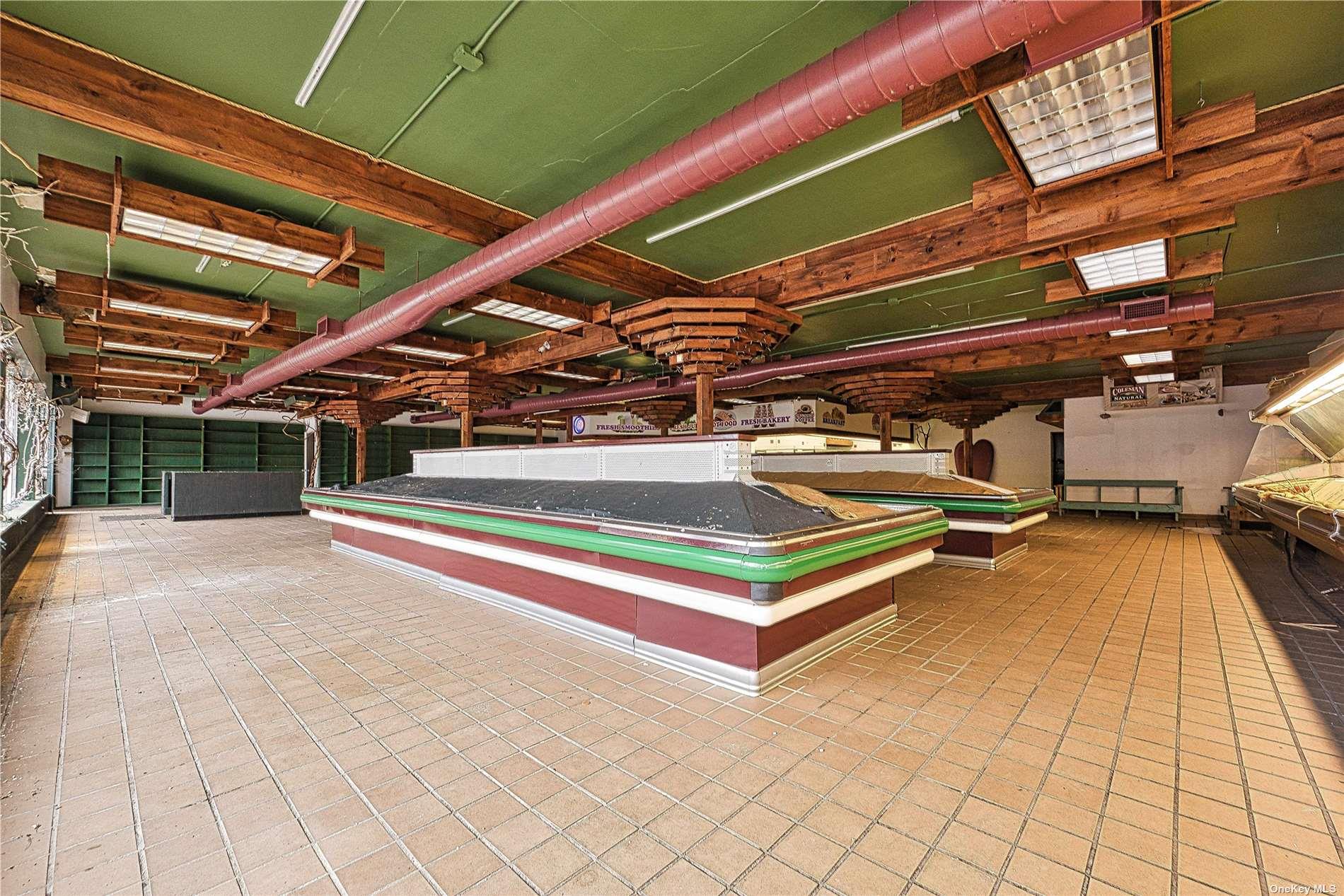 #8 photo, 80 E Main Street, サフォーク郡 Huntington , NY 11743