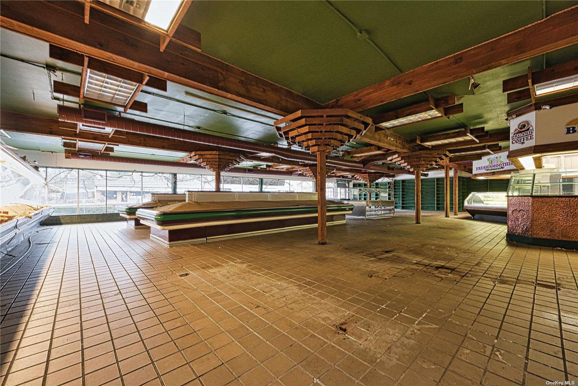 #9 photo, 80 E Main Street, サフォーク郡 Huntington , NY 11743