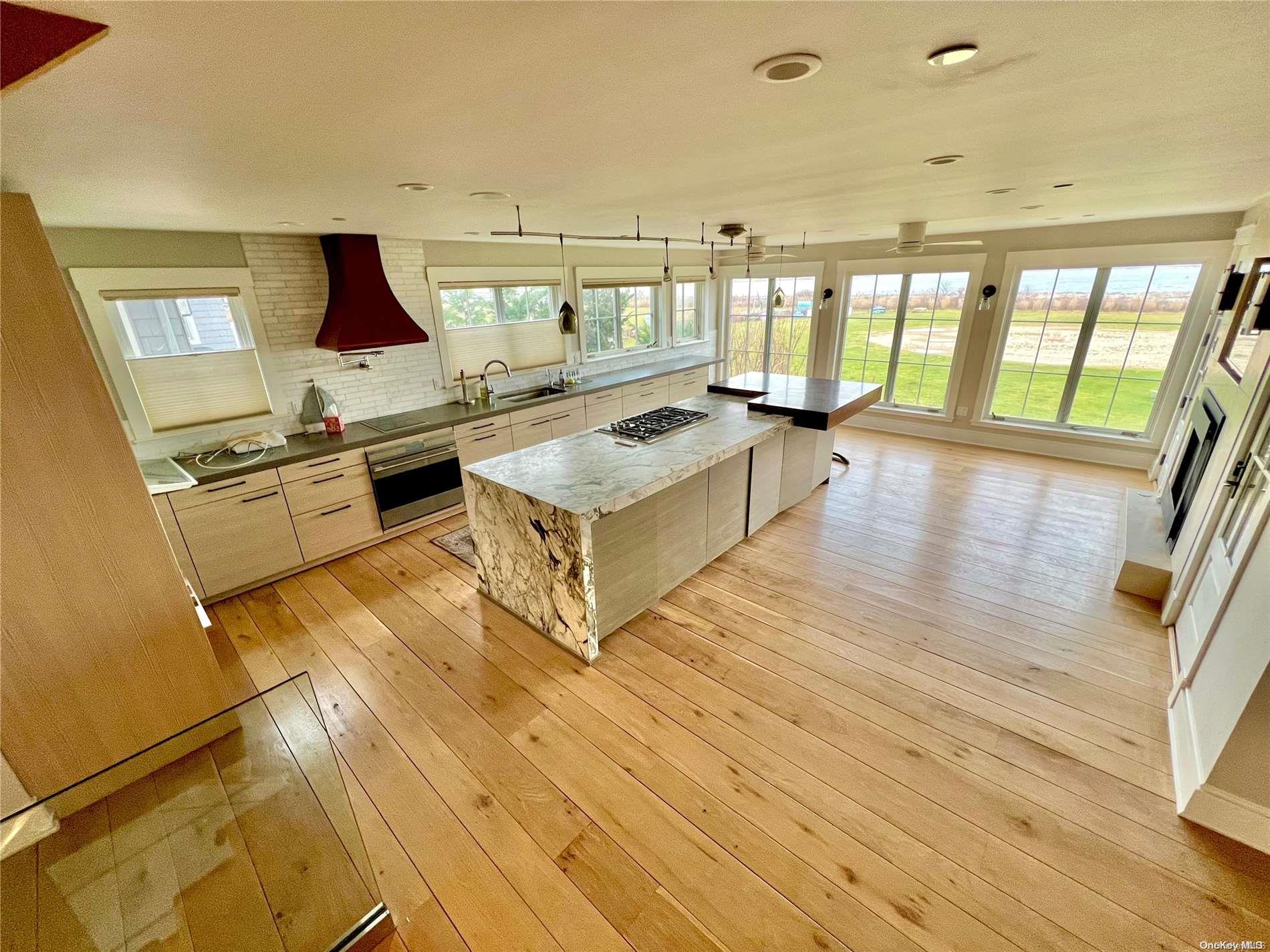 #4 photo, 36 Mineola, ナッソー郡 Point Lookout , NY 11569