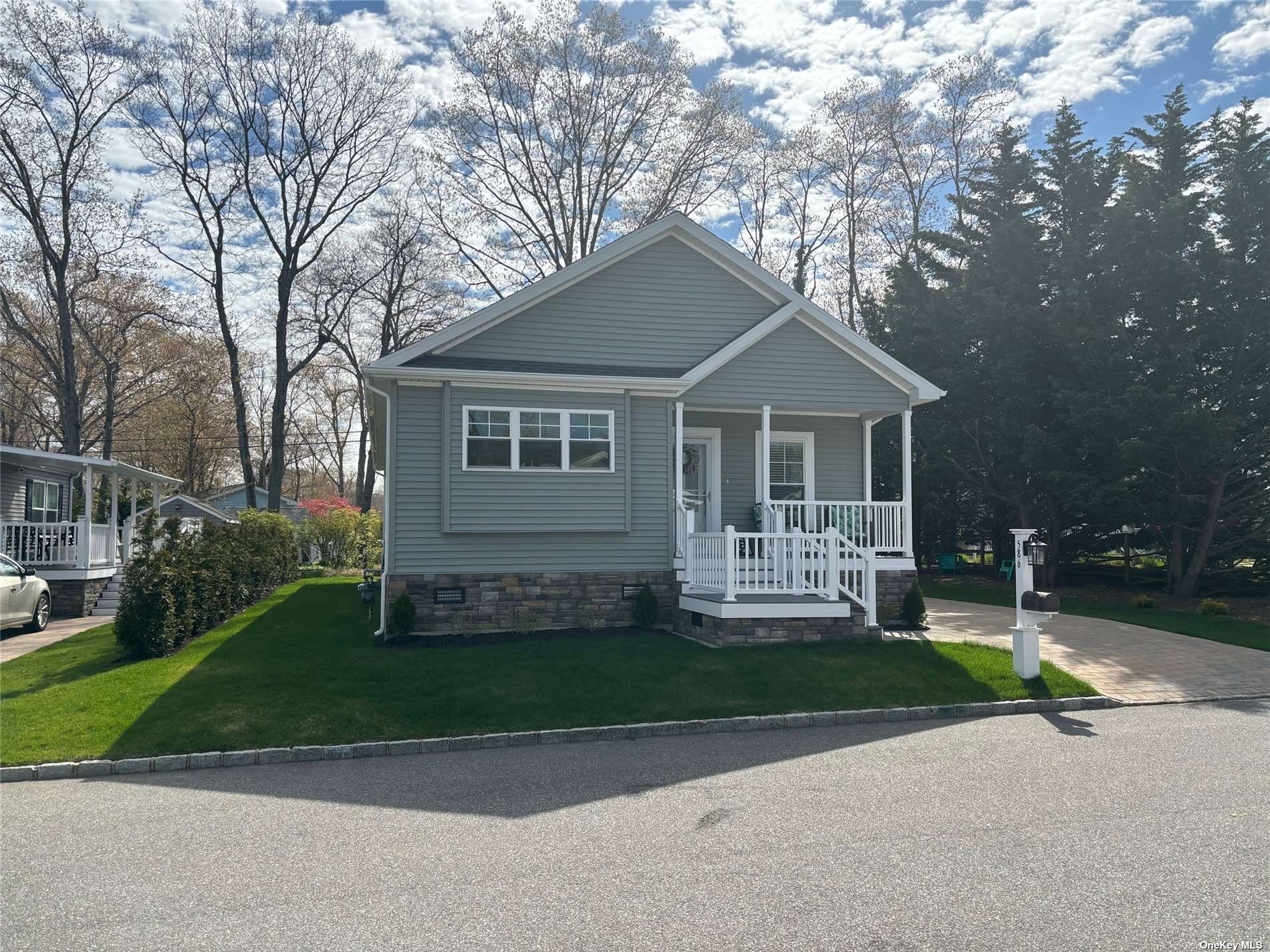 #1 photo, 1661-586 Old Country Road, Riverhead , NY 11901