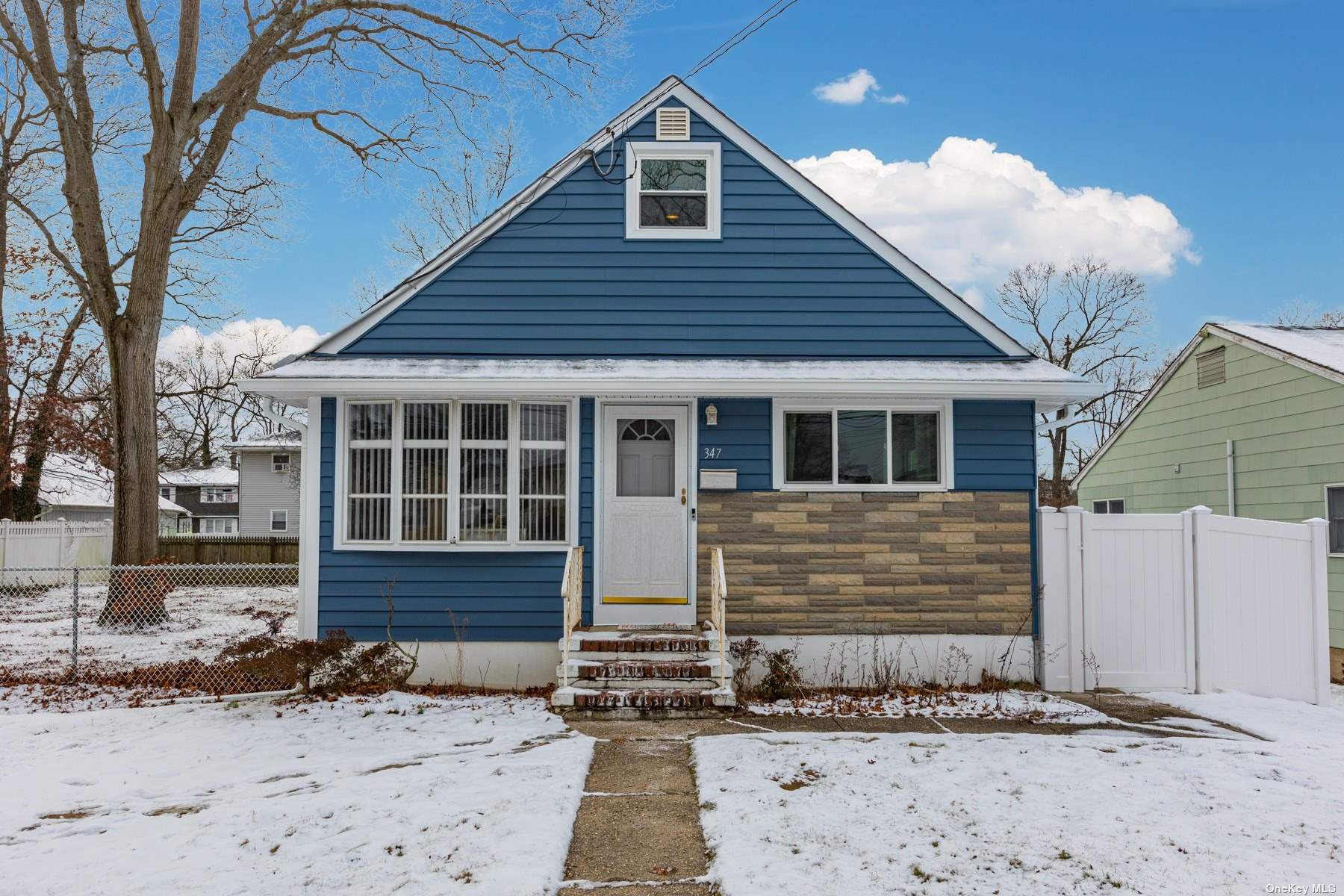 #1 photo, 347 Deauville Boulevard, Copiague , NY 11726