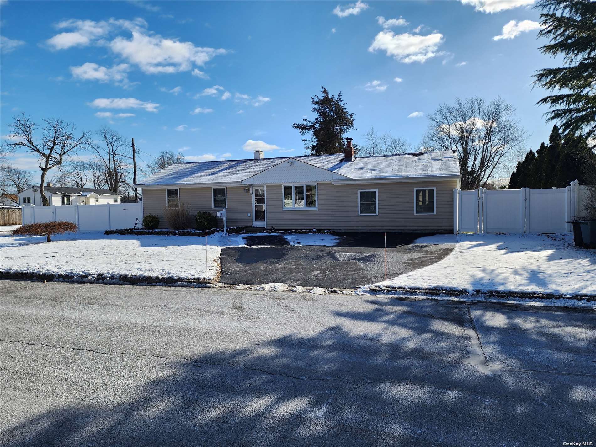 #1 photo, 2402 Fire Avenue, サフォーク郡 Medford , NY 11763