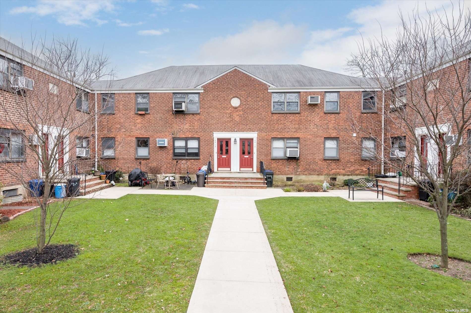 #1 photo, 166-10 17th Road, קווינס Whitestone , NY 11357