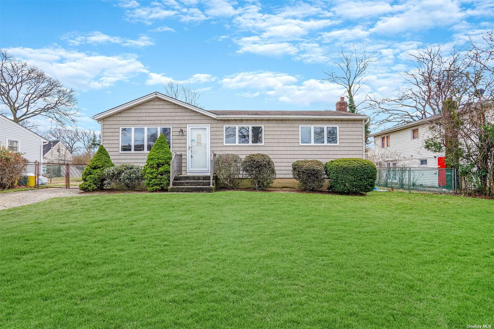 #1 photo, 411 Jefferson Street, ナッソー郡 Massapequa , NY 11758