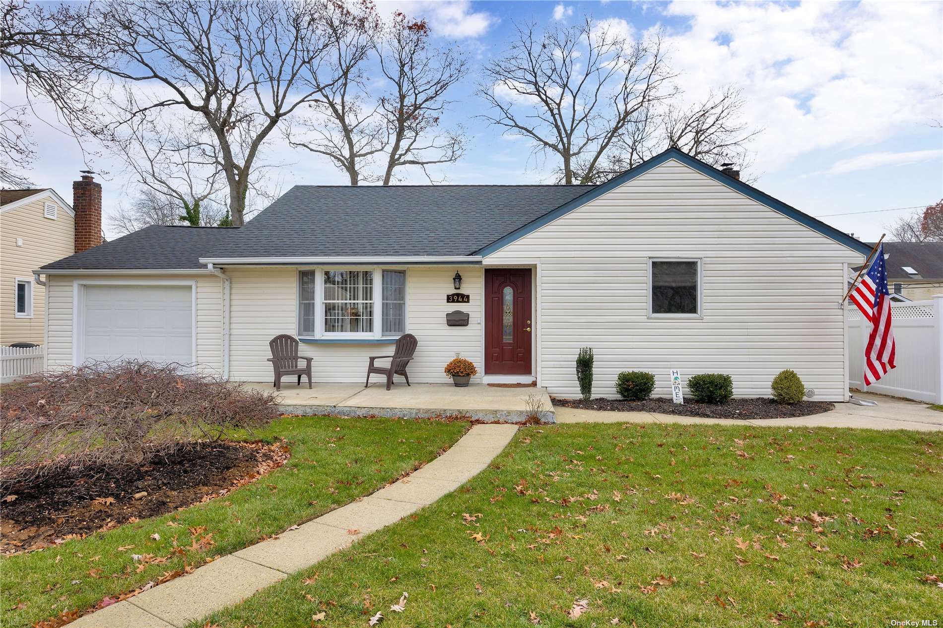 #1 photo, 3944 Maplewood Drive, ナッソー郡 Seaford , NY 11783