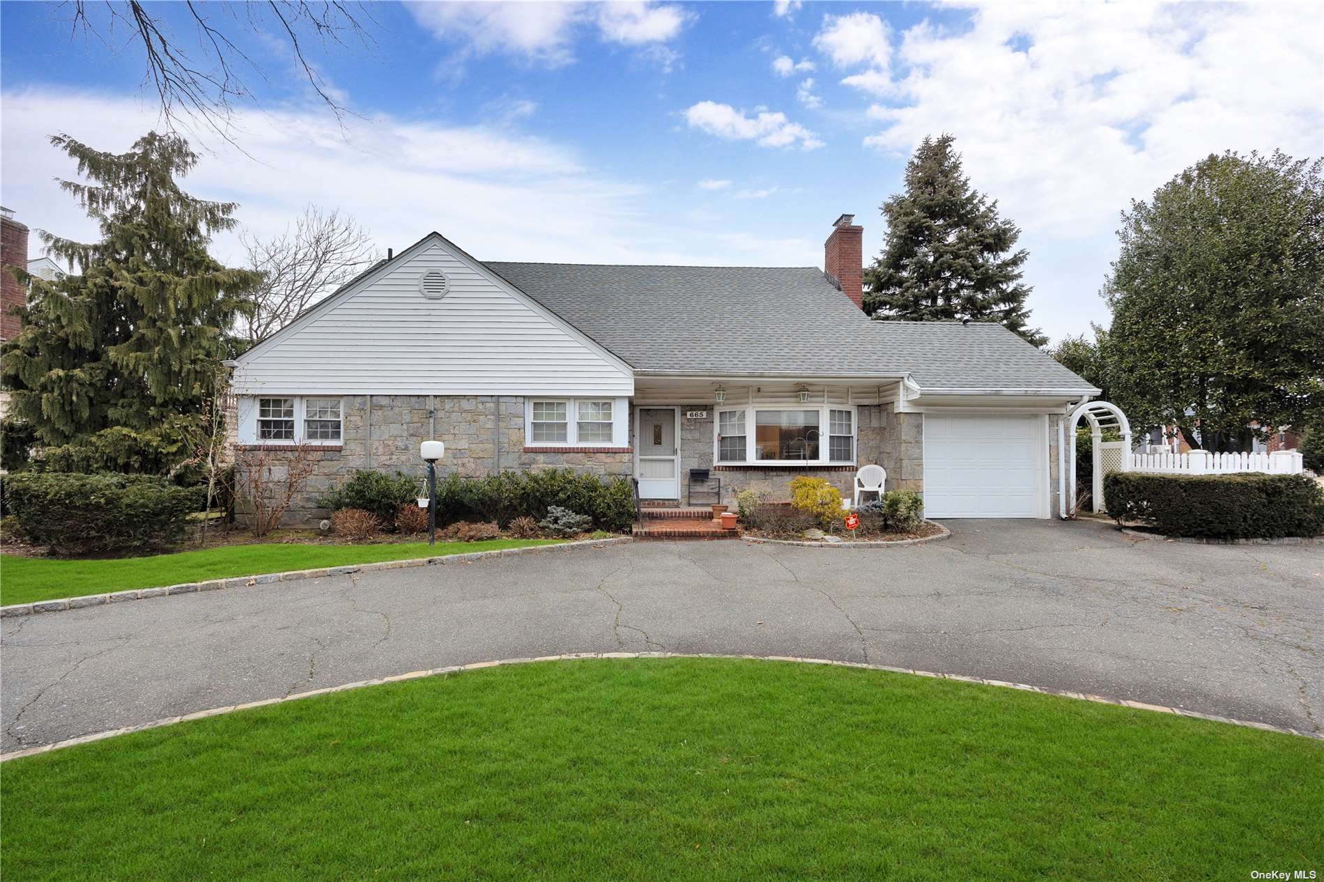 #1 photo, 665 Lakeview Avenue, Rockville Centre , NY 11570