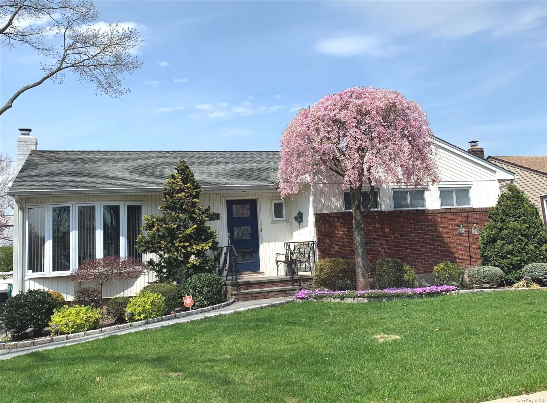 #1 photo, 794 Oak Place, ناسو East Meadow , NY 11554