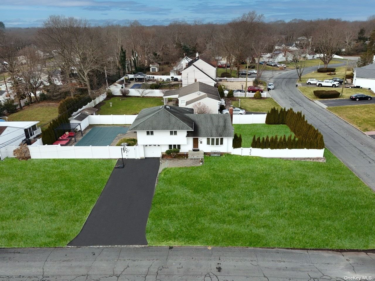 #1 photo, 40 Balsam Lane, Commack , NY 11725