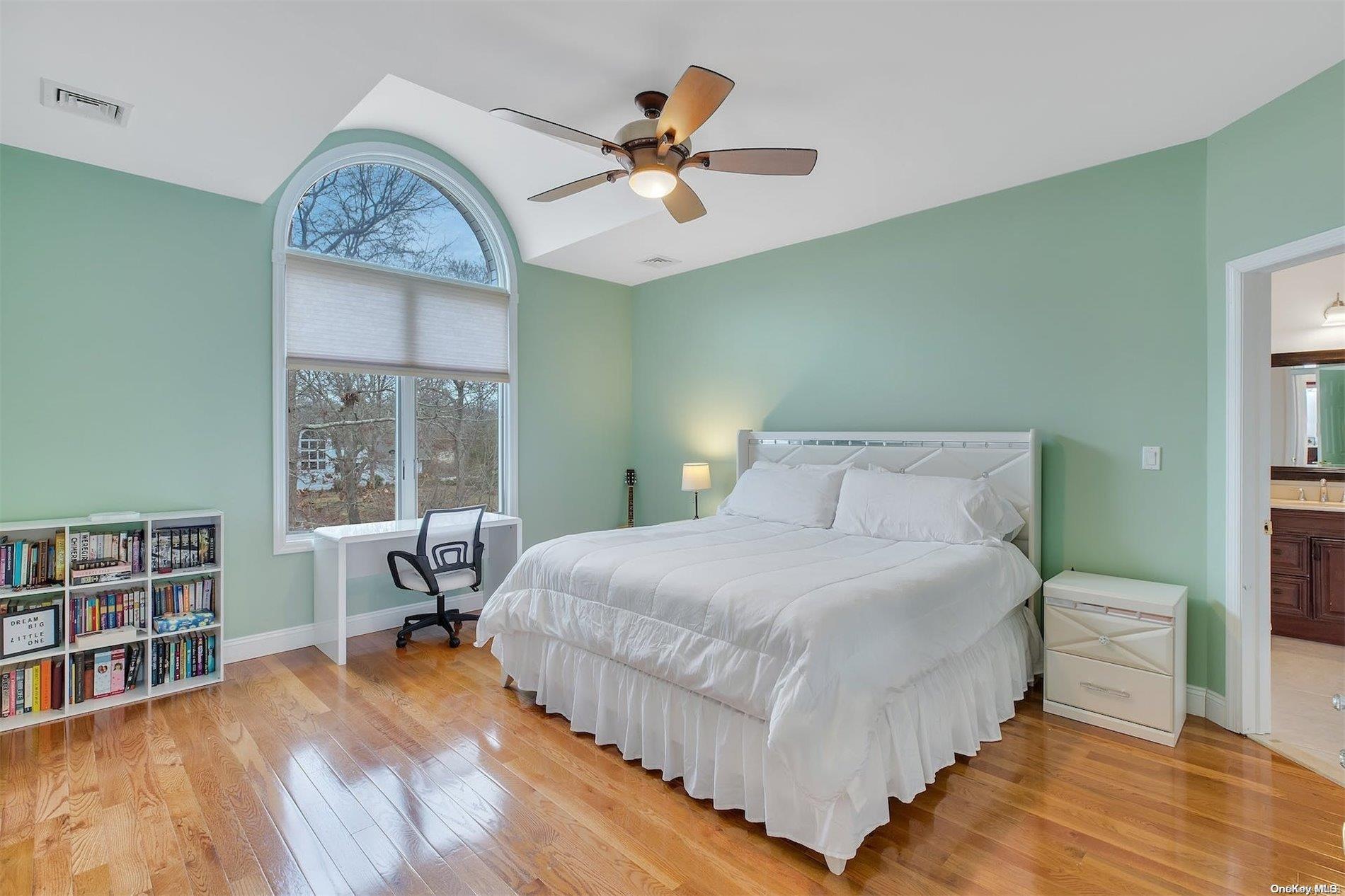 #18 photo, 10 Bay Woods Drive, サフォーク郡 Hampton Bays , NY 11946