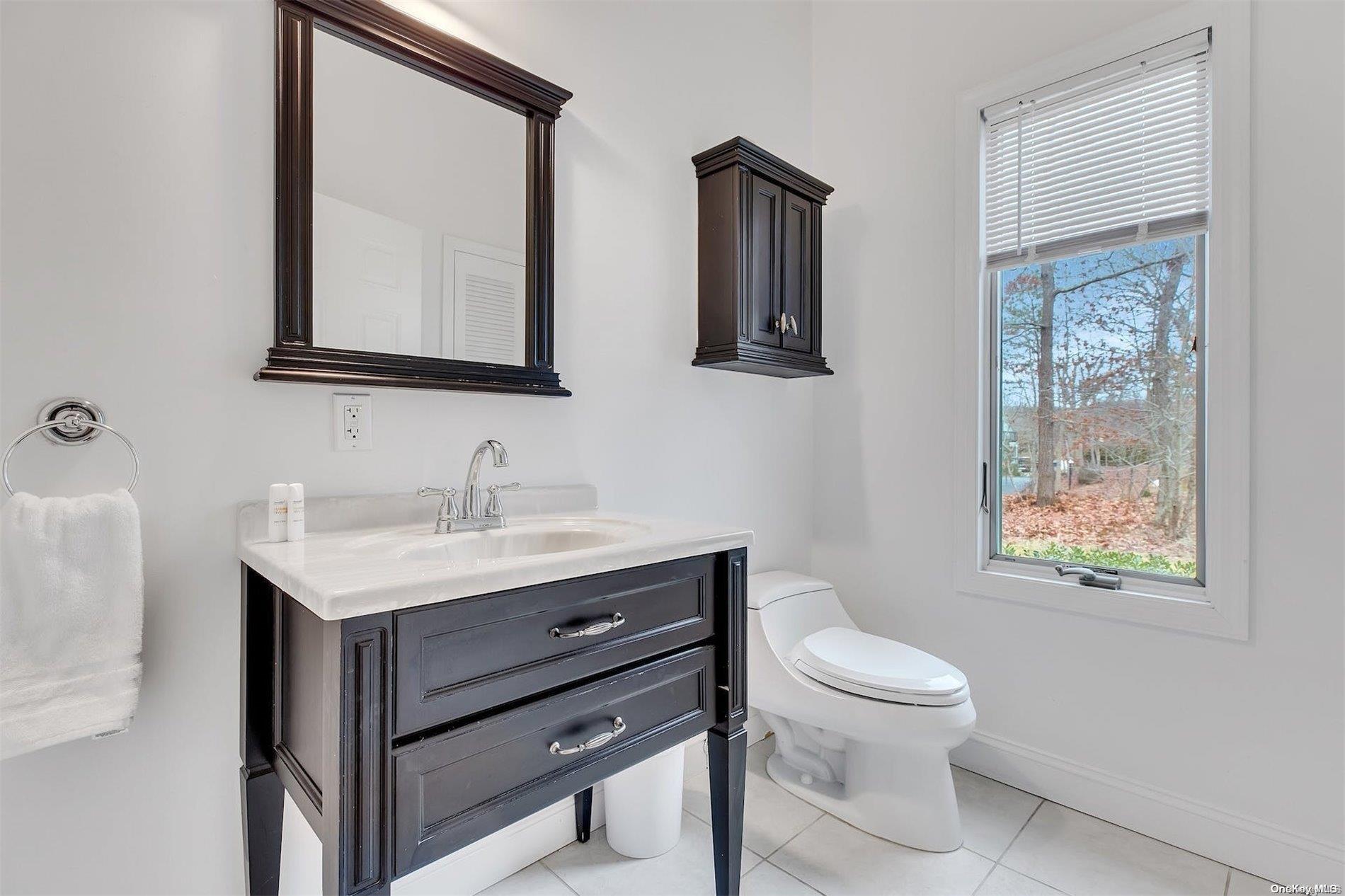 #20 photo, 10 Bay Woods Drive, サフォーク郡 Hampton Bays , NY 11946