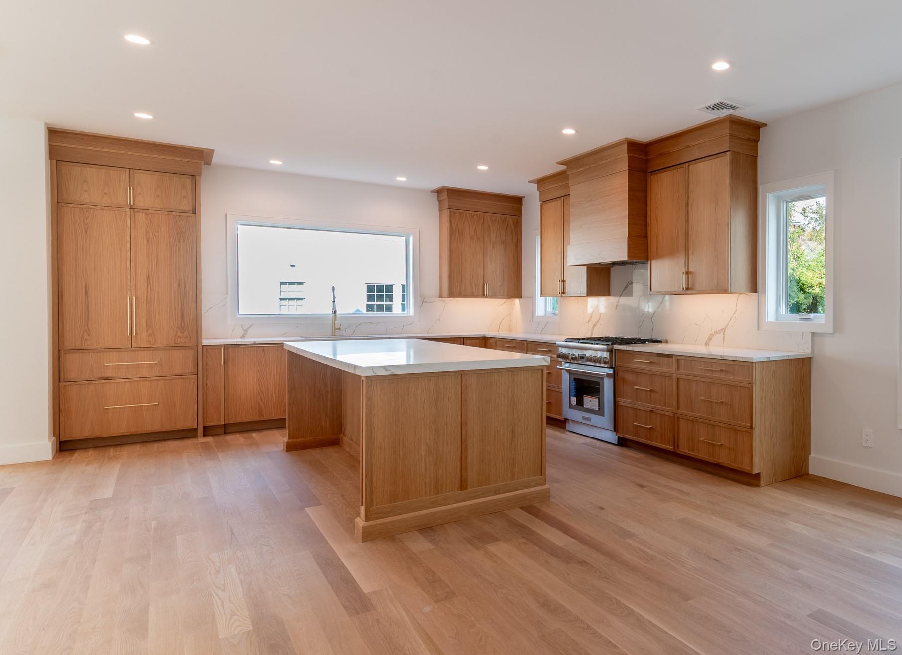 #4 photo, 233 Nelson Road, Scarsdale , NY 10583