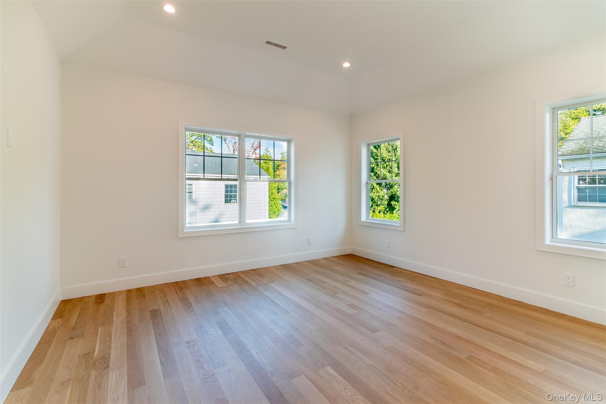 #8 photo, 233 Nelson Road, Scarsdale , NY 10583