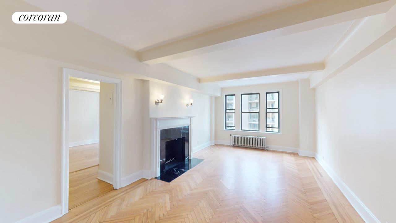 #1 photo, 210 East 68th Street, Манхэттен ‖ Lenox Hill , NY 10021