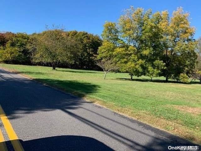 #11 photo, 385 New Suffolk Avenue, Mattituck , NY 11952