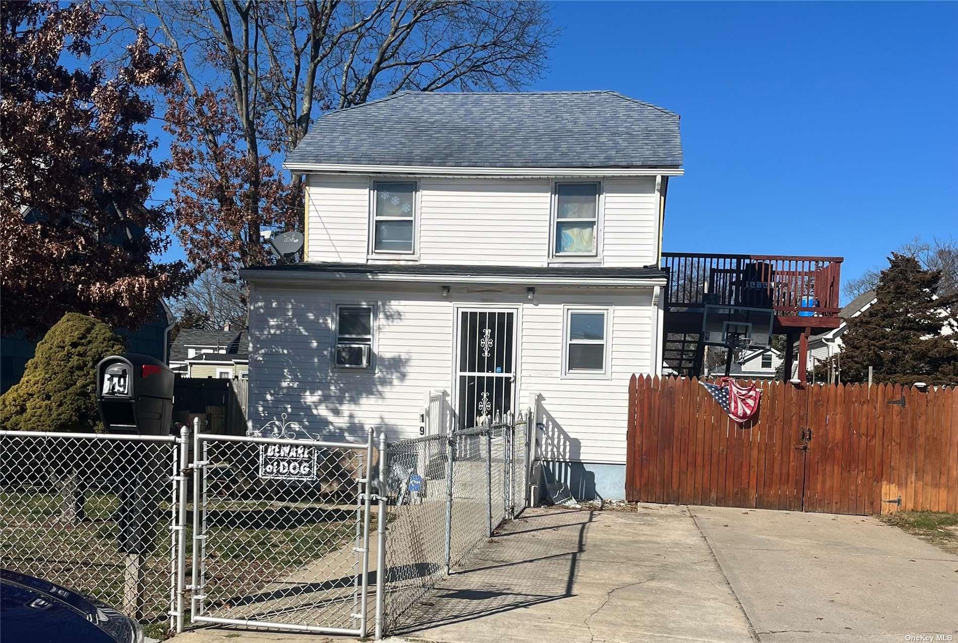 #1 photo, 19 Joseph Street, सफ़ोक काउंटी Bay Shore , NY 11706