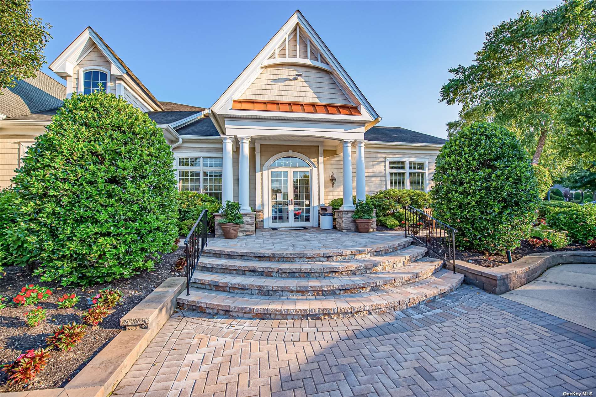 #1 photo, 10 Concerto Drive, サフォーク郡 Lake Grove , NY 11755