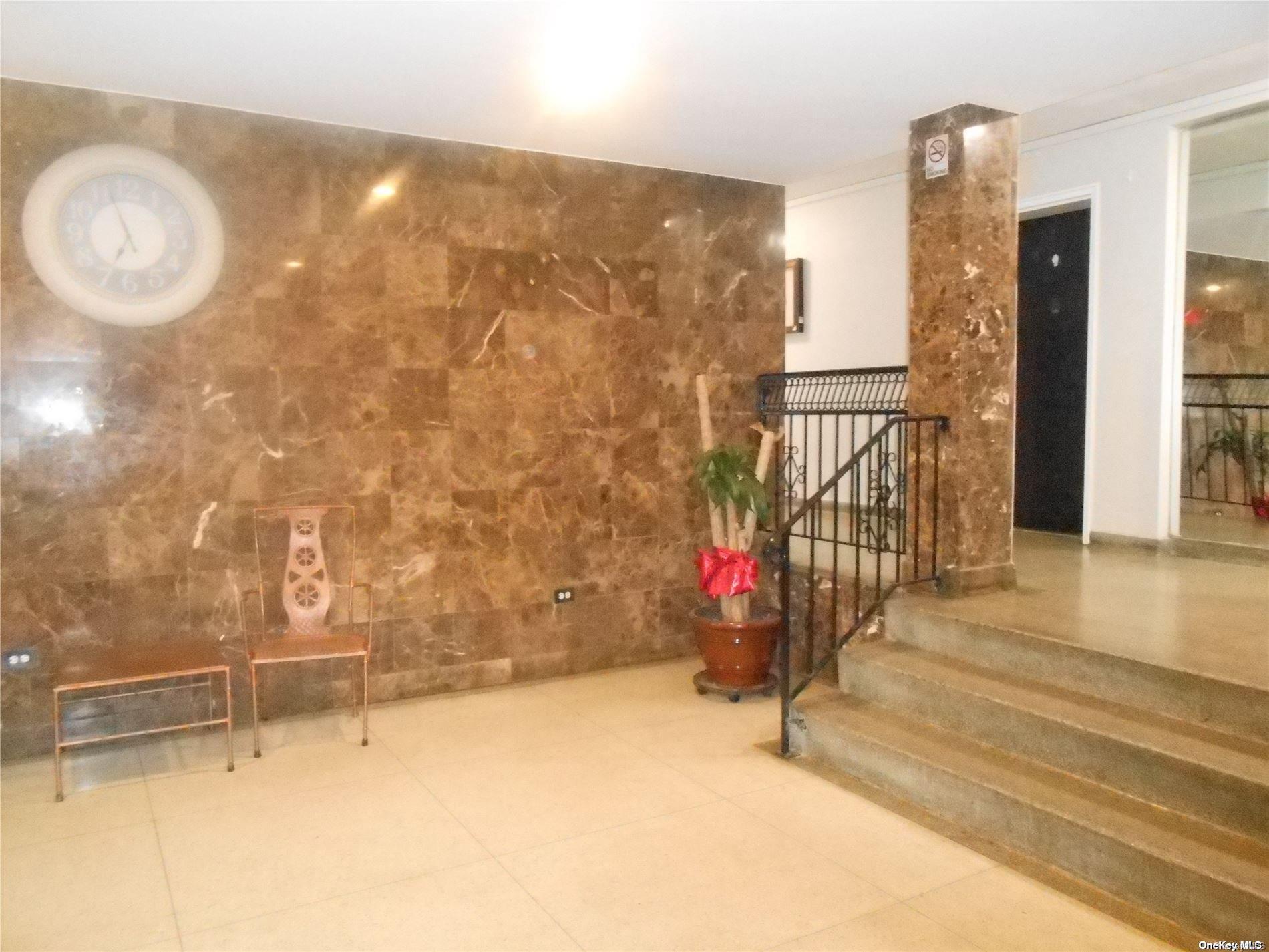 #3 photo, 131-11 Kew Gardens Road, クイーンズ区 Kew Gardens , NY 11418