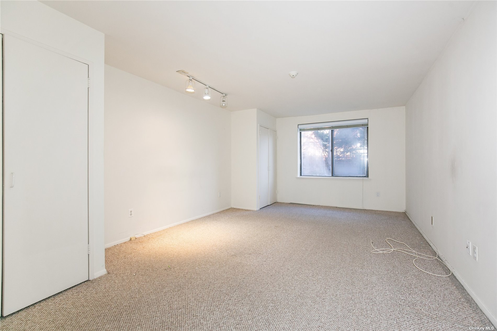 계약중 59만8천 CONTRACT 1 Ipswich Avenue 122, 롱 아일랜드 그레이트넥 Great Neck