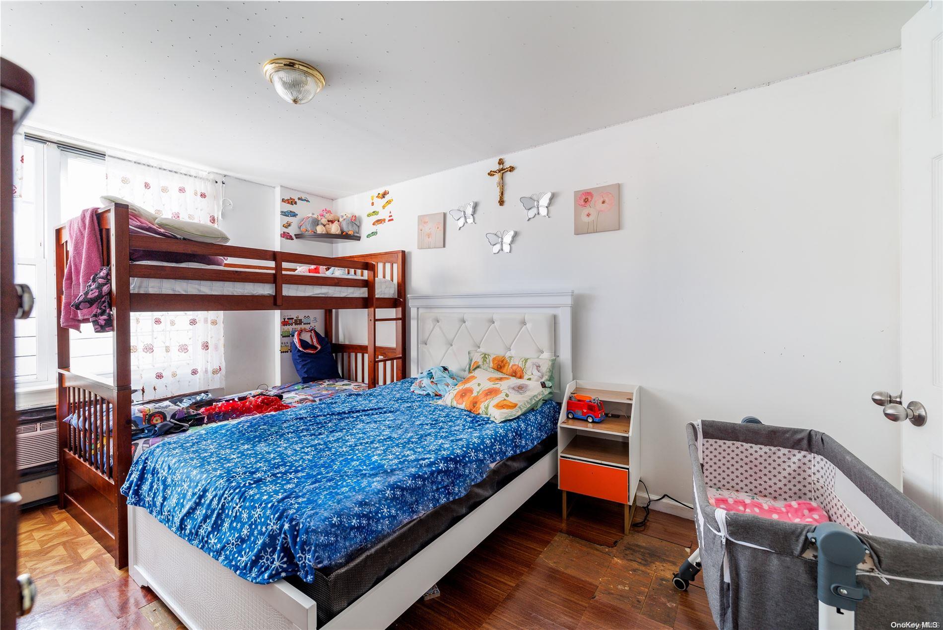 #13 photo, 838 Courtlandt Avenue, Bronx , NY 10451