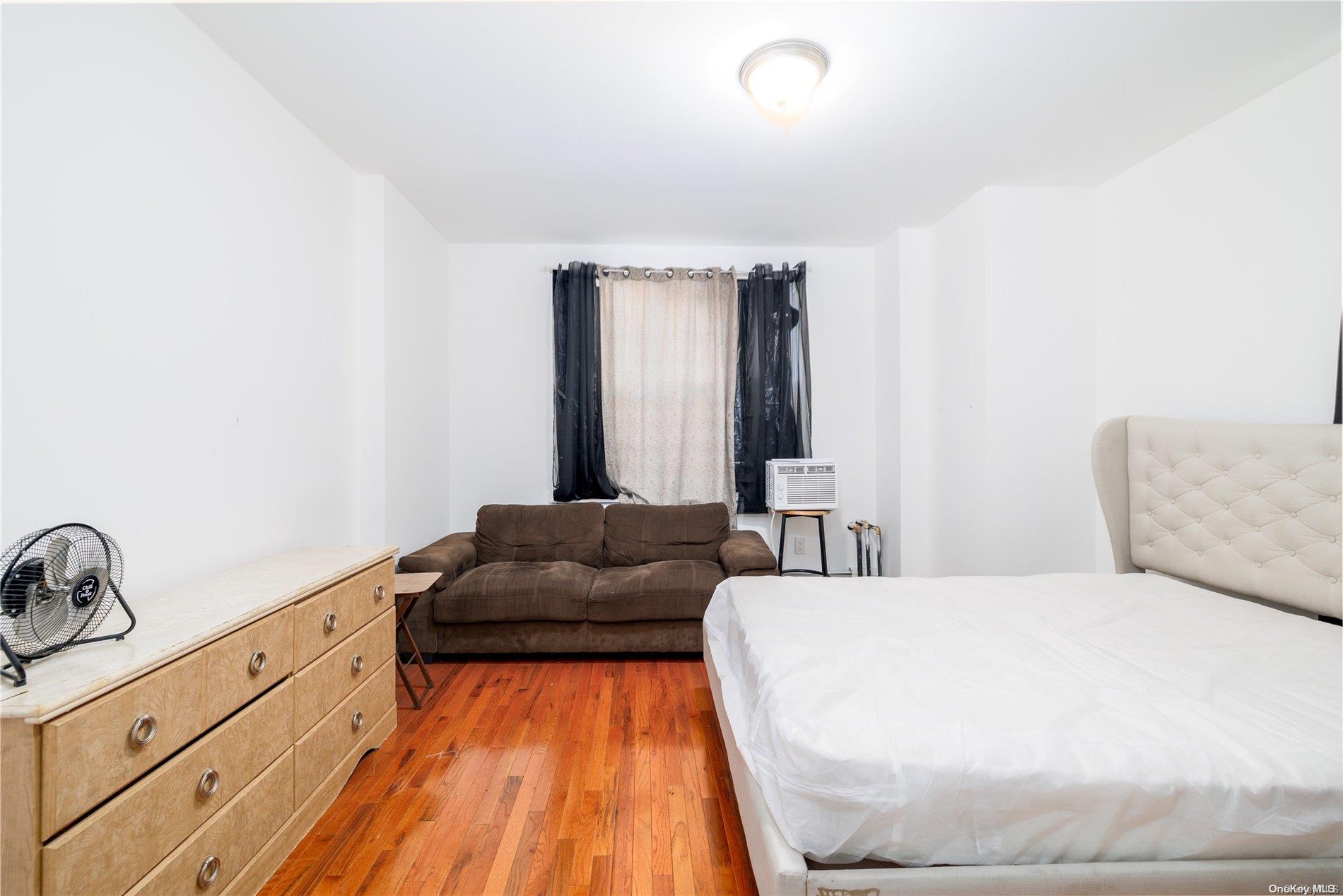 #15 photo, 838 Courtlandt Avenue, Bronx , NY 10451