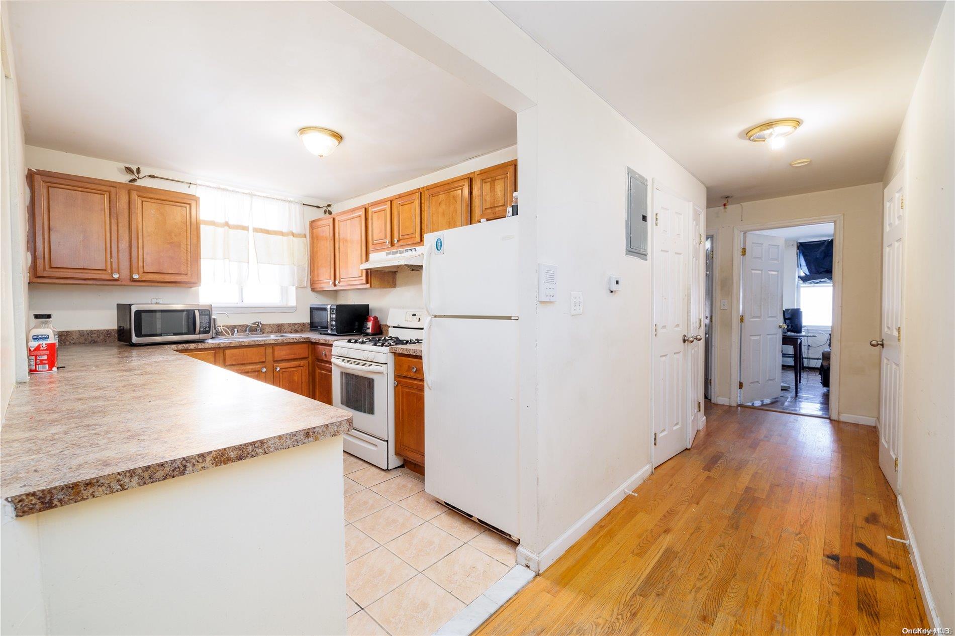 #16 photo, 838 Courtlandt Avenue, Bronx , NY 10451
