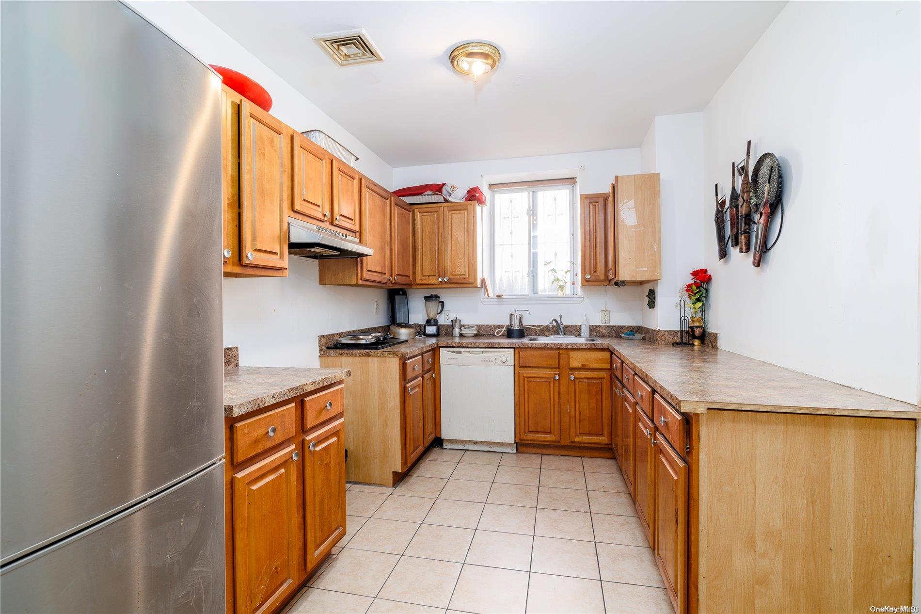 #17 photo, 838 Courtlandt Avenue, Bronx , NY 10451