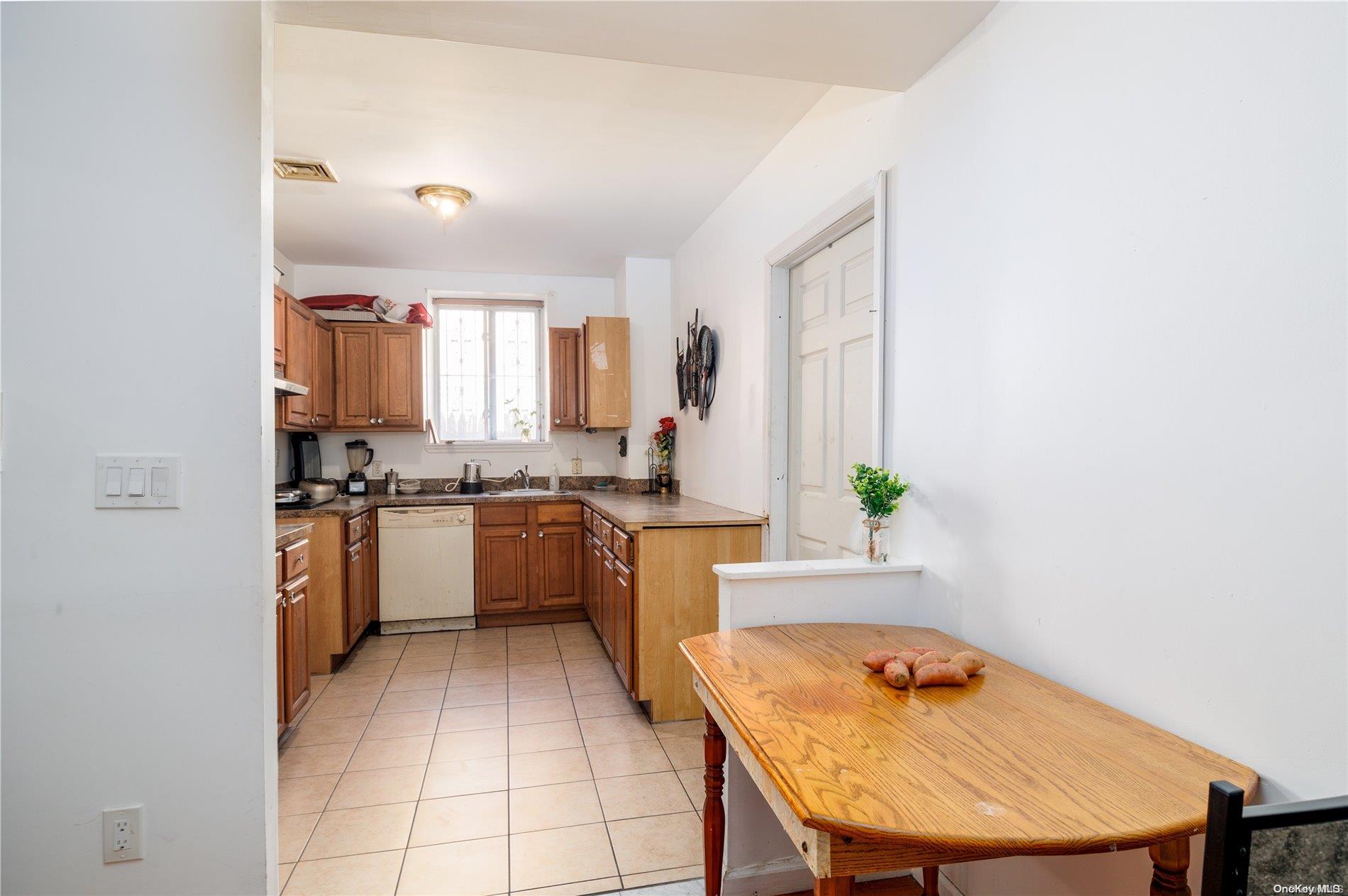 #19 photo, 838 Courtlandt Avenue, Bronx , NY 10451