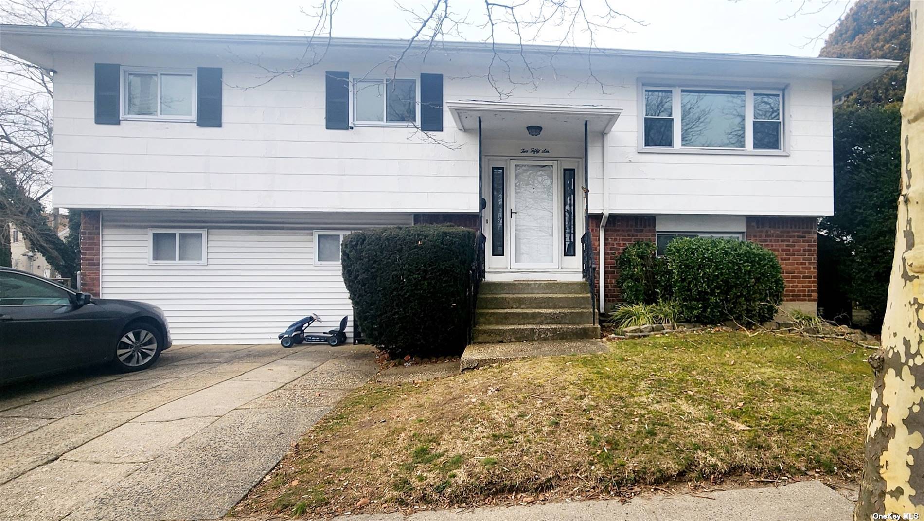 #1 photo, 256 Woodbury Road, ناسو Hicksville , NY 11801