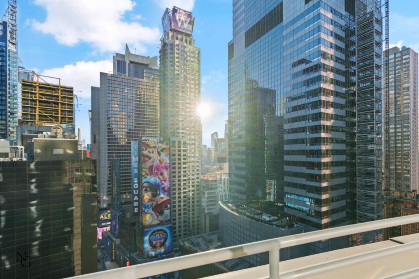 #20 photo, 1600 Broadway, マンハッタン Theater District , NY 10019