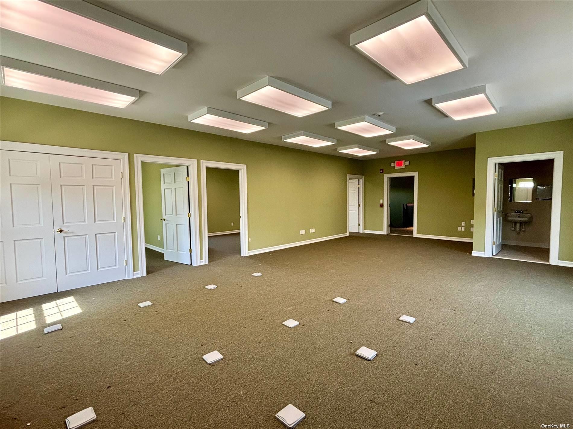 #18 photo, 910 Montauk Highway, サフォーク郡 Shirley , NY 11967