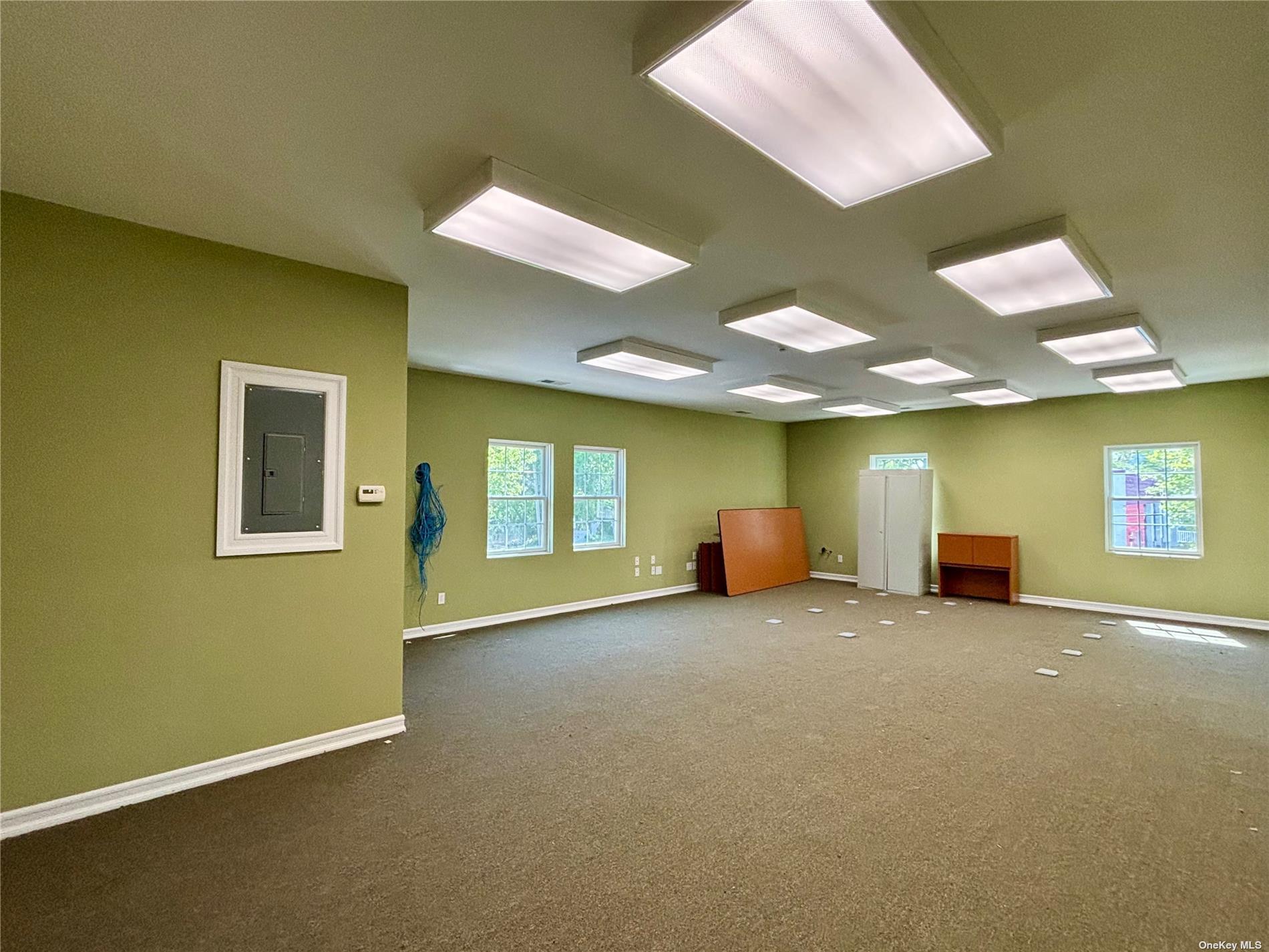 #19 photo, 910 Montauk Highway, サフォーク郡 Shirley , NY 11967