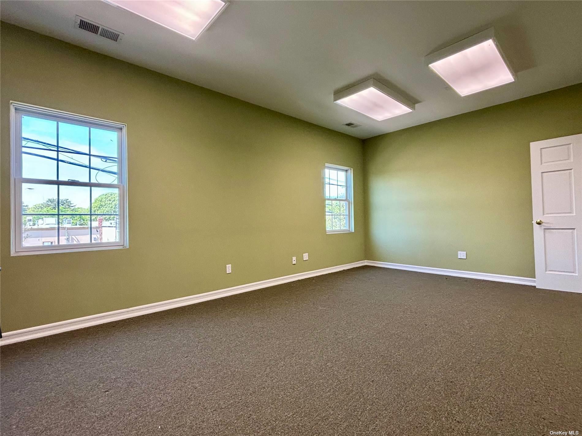 #20 photo, 910 Montauk Highway, サフォーク郡 Shirley , NY 11967