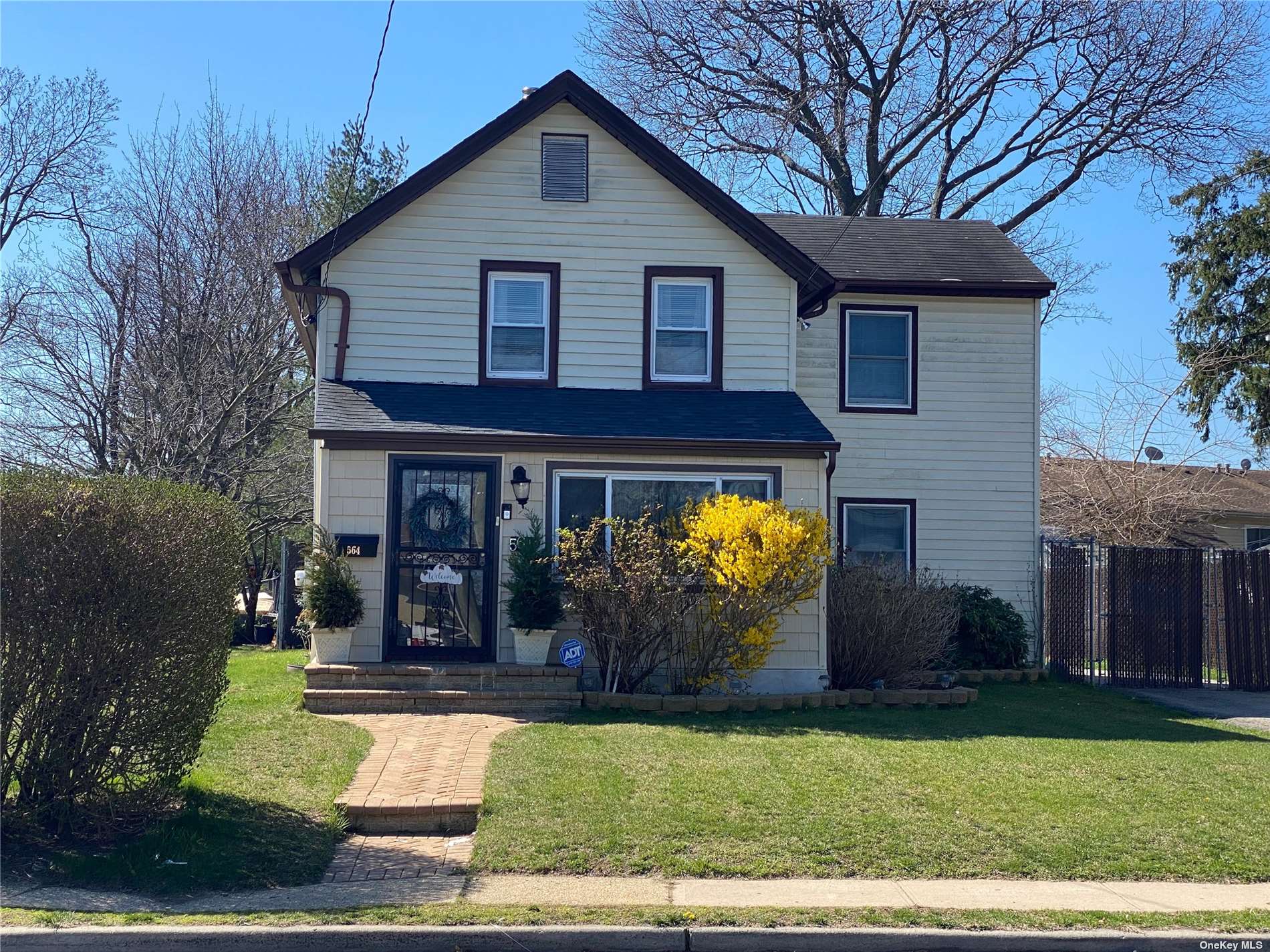 #1 photo, 564 Park Avenue, ナッソー郡 Uniondale , NY 11553