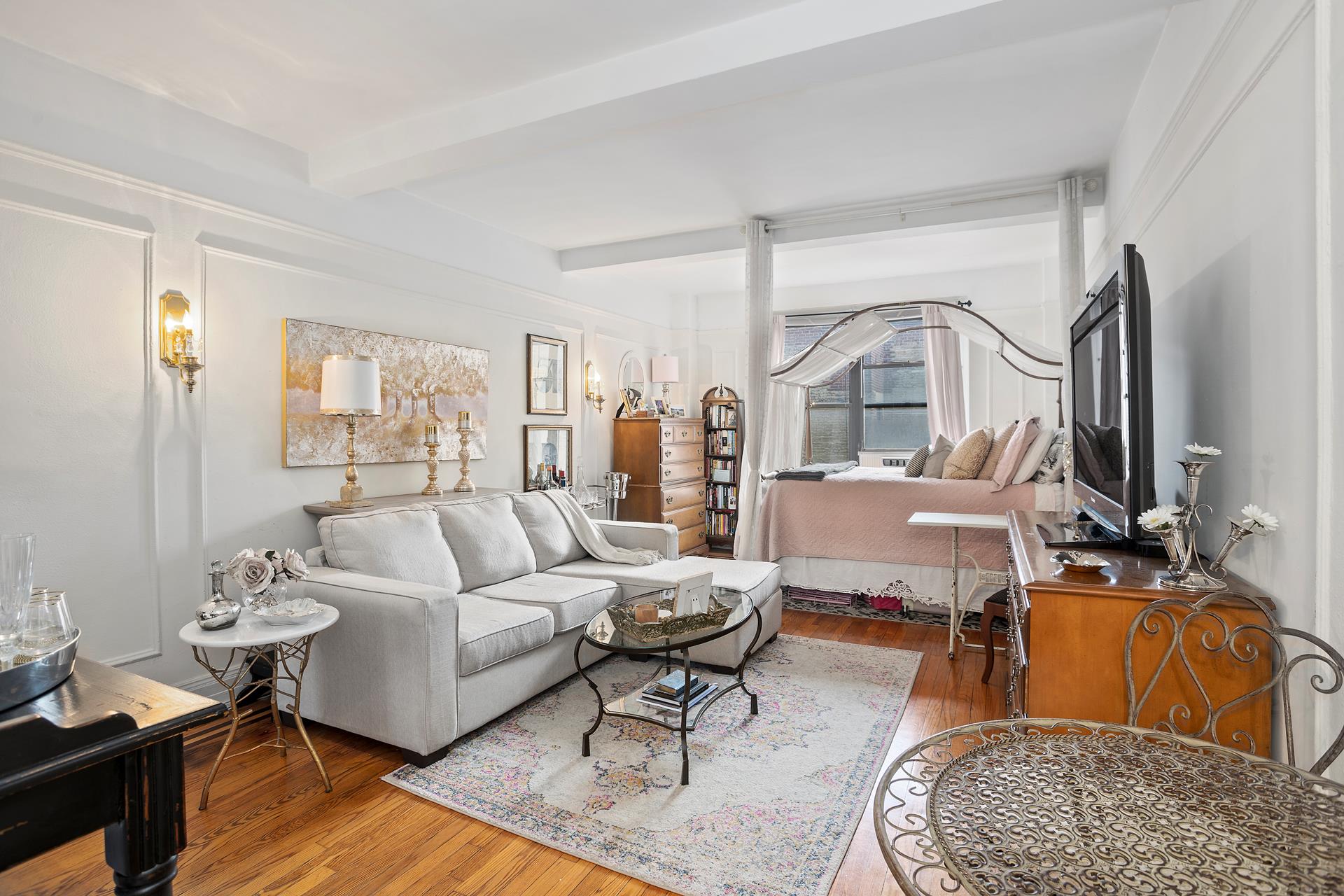 #1 photo, 235 W 102ND Street, 曼哈顿 上西城 UWS , NY 10025