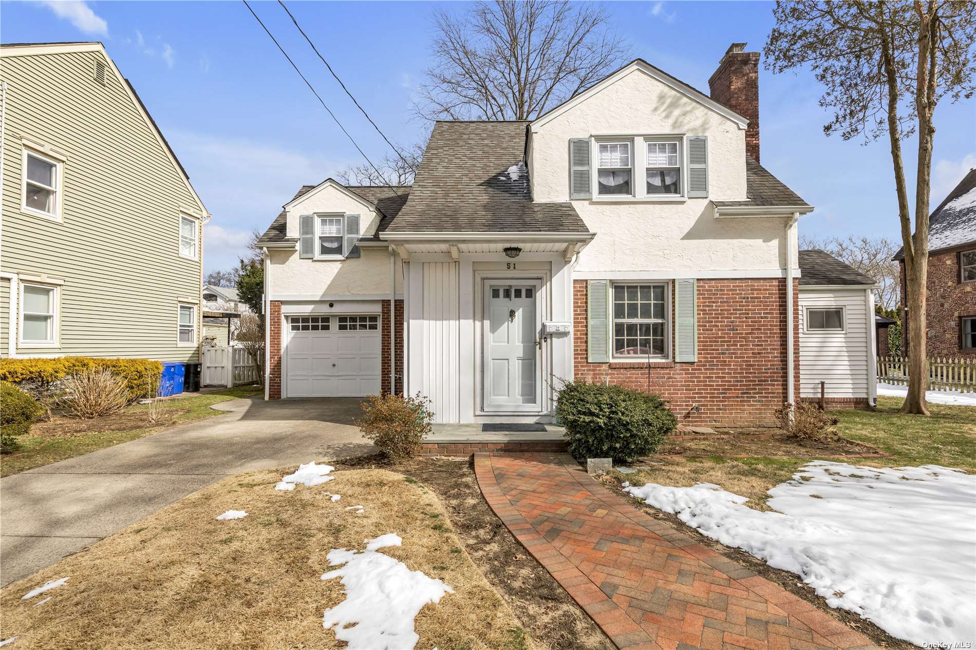 #1 photo, 51 Elm Avenue, ナッソー郡 Floral Park , NY 11001