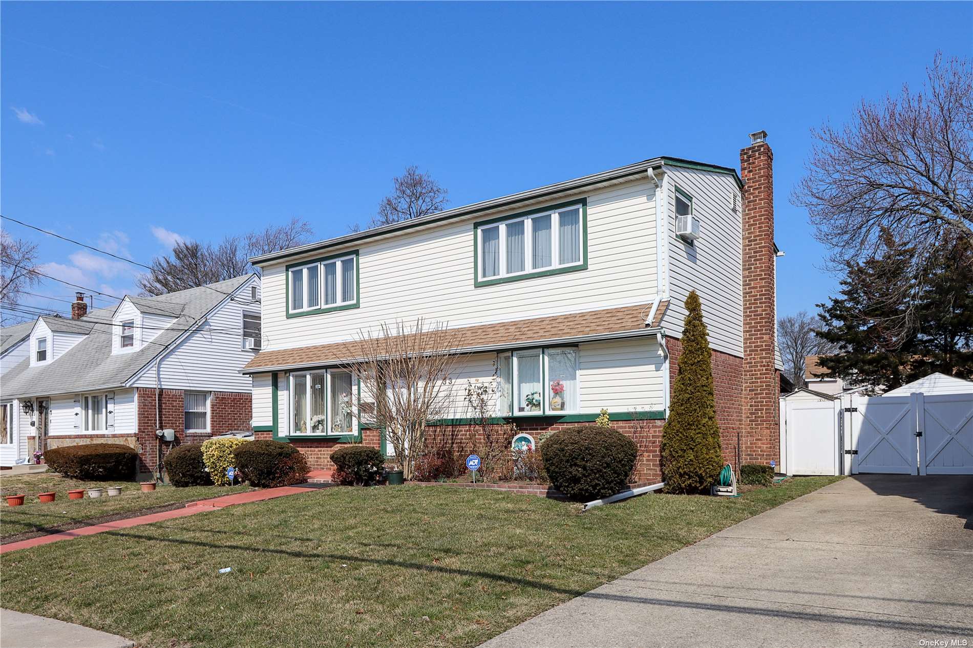 #1 photo, 33 Robinson Avenue, Valley Stream , NY 11580